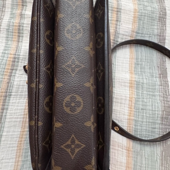 Authentic LV Pochette Métis Monogram - Picture 11 of 14